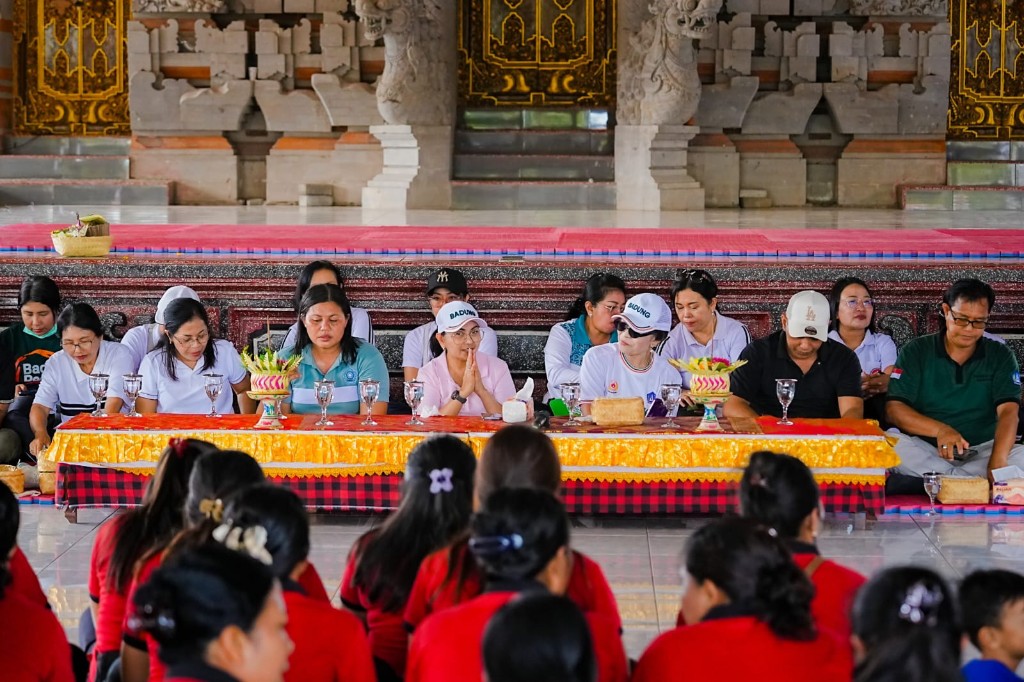 Rasniathi Adi Arnawa Turun Langsung, “Badung Peduli” Sentuh Kesehatan hingga Lingkungan di Desa Sedang