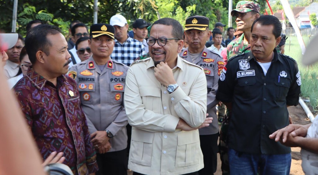 Perkuat Ketahanan Pangan, Kepala Staf Kepresidenan Qodari Kunjungi Perkebunan Bawang di Gerokgak, Buleleng, Bali