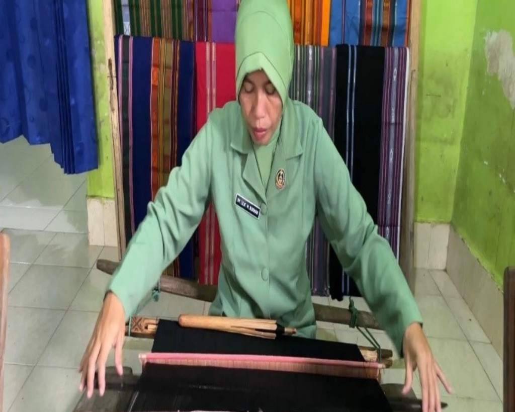 Wastra Asli Lombok Timur: Tenun Pringgasela, Warisan Sakral Suku Sasak yang Mendunia