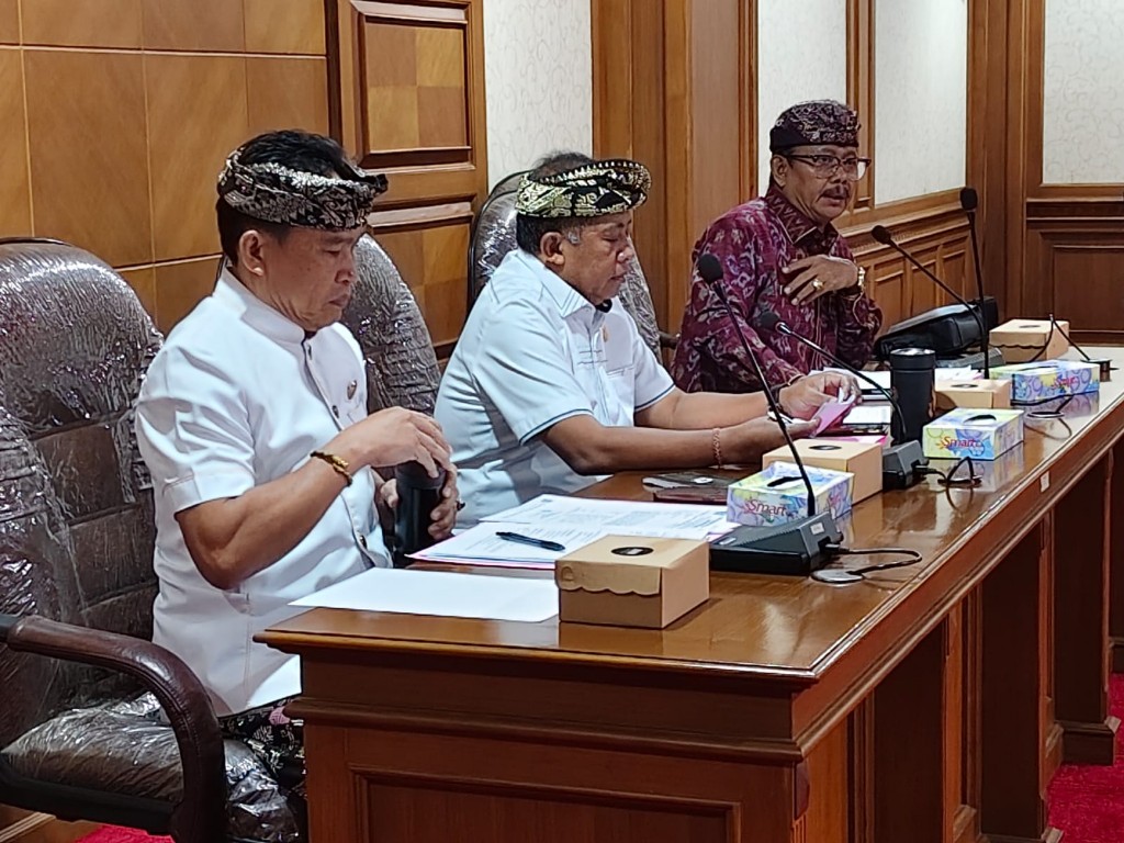 Ketua Komisi II DPRD Badung Minta Pemerintah Pusat Menggelontorkan Dana Bantu Atasi Darurat Sampah  di Badung