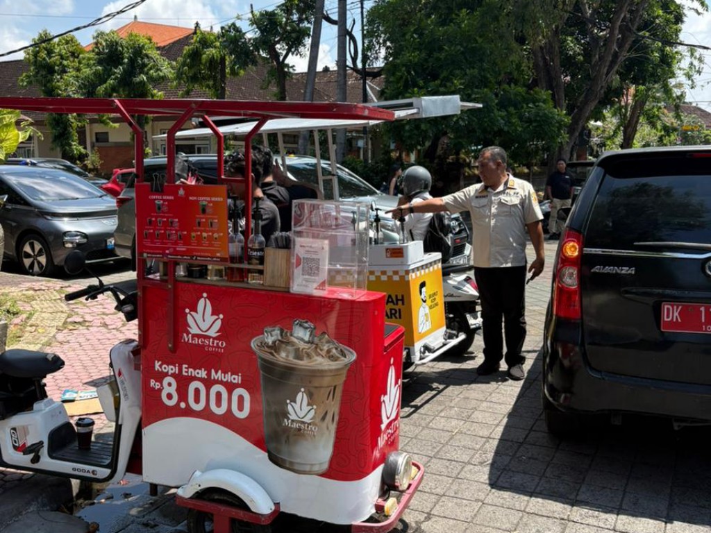 Satpol PP Kota Denpasar Tertibkan PKL di Jalan Kamboja, Tegakkan Ketertiban dan Jaga Keindahan Kota
