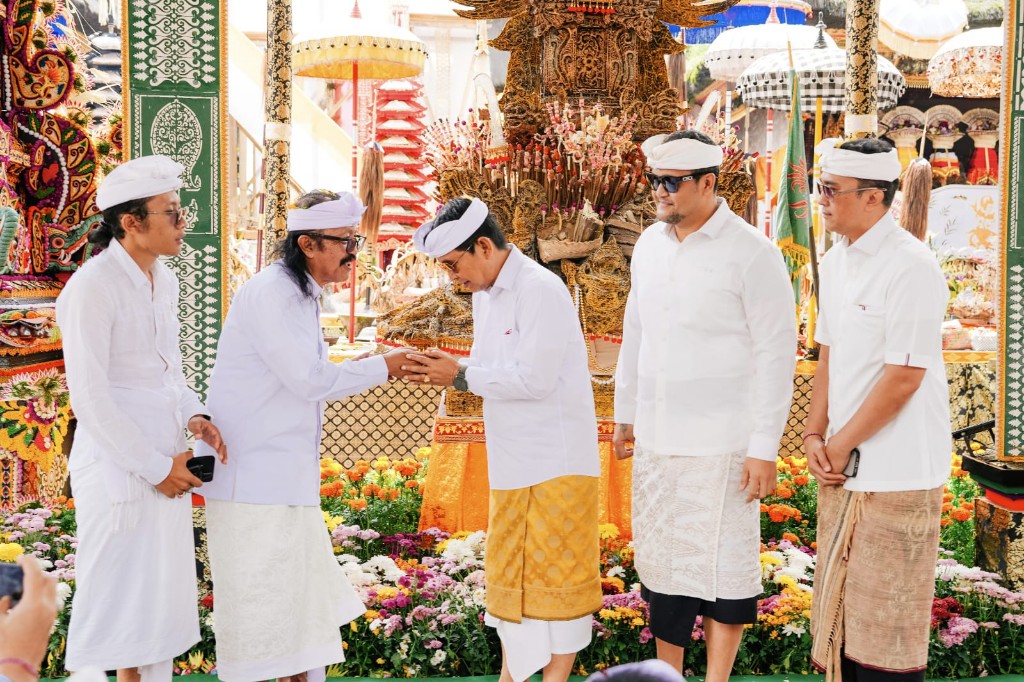 Bupati Adi Arnawa Bersama Wabup Alit Sucipta Pimpin Bhakti Penganyaran, Perkuat Spirit Pelestarian Alam di Batur