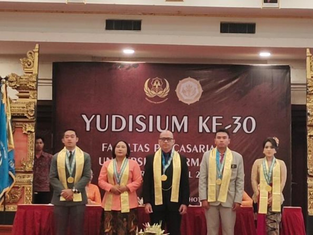 Yudisium Arta Wirawan di Warmadewa, Hadirkan Gagasan Strategis Kendaraan Listrik