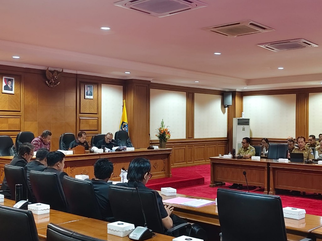 Komisi II DPRD Badung Gelar Raker Bersama 5 OPD Membahas LKPJ Bupati Badung Tahun 2025