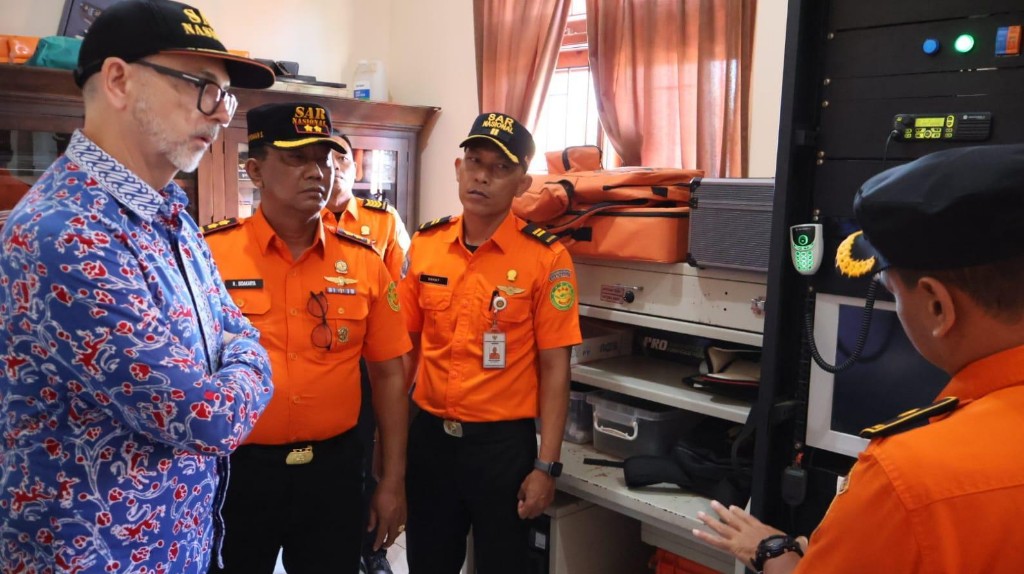 Dokumentasi dari - Konsulat Inggris Di Bali Kunjungi Pos Pencarian Dan Pertolongan Buleleng