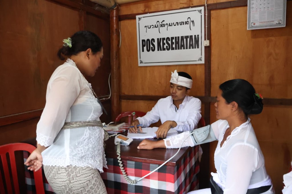 Pelayanan Pos Kesehatan 24 Jam di Kawasan Besakih Bantu Pemedek Selama Karya Ida Bhatara Turun Kabeh