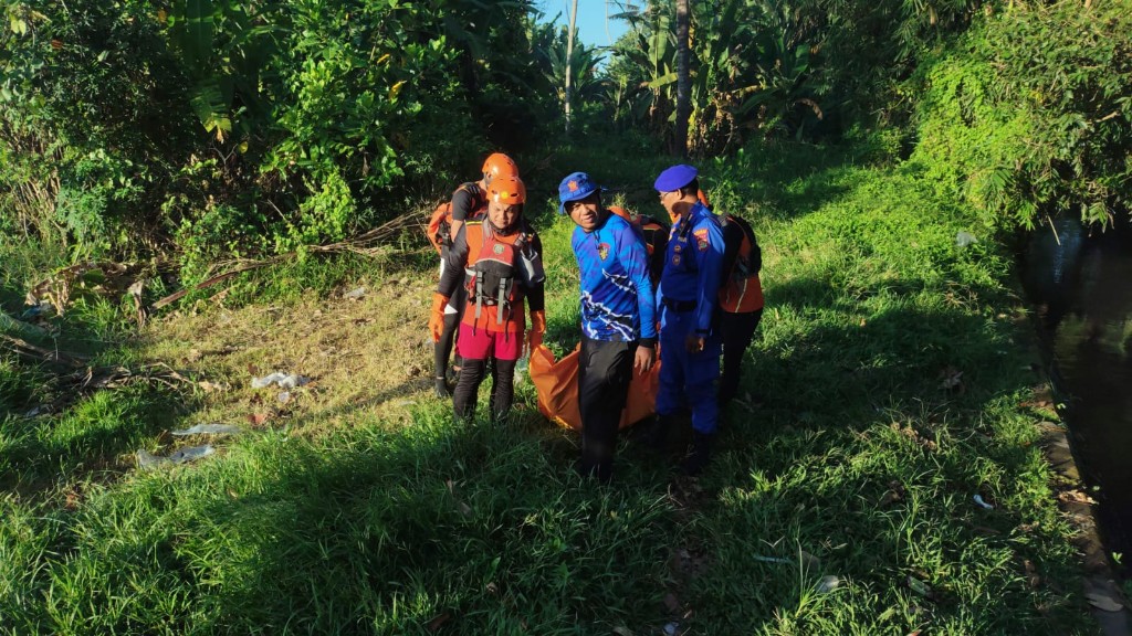 Korban Jatuh Ke Bendungan Ditemukan Meninggal Dunia