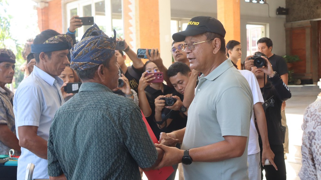 Dorong Produktivitas Pertanian Menuju Kemandirian Pangan, Subak Terima Bantuan Traktor dan Perbaikan Irigasi