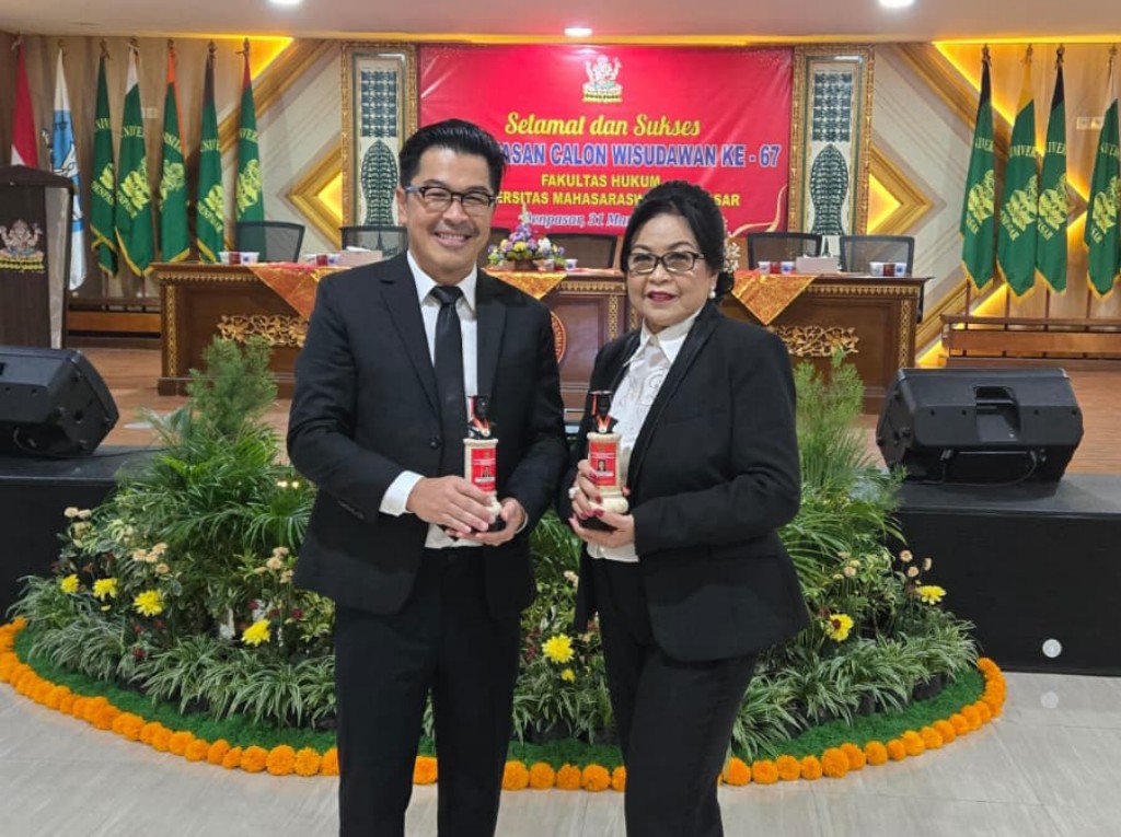 Kisah Inspiratif Ibu dan Anak di Unmas Denpasar: Raih Gelar Magister Hukum Bersamaan, Sang Ibu Profesor Raih Predikat Cumlaude Tertinggi