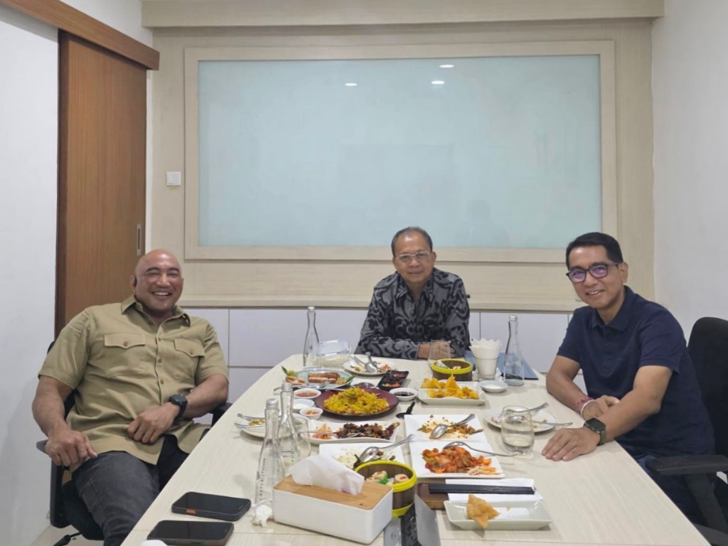 Makan Siang, De Gadjah - Koster Bahas Sampah, PSEL hingga Sekolah Rakyat