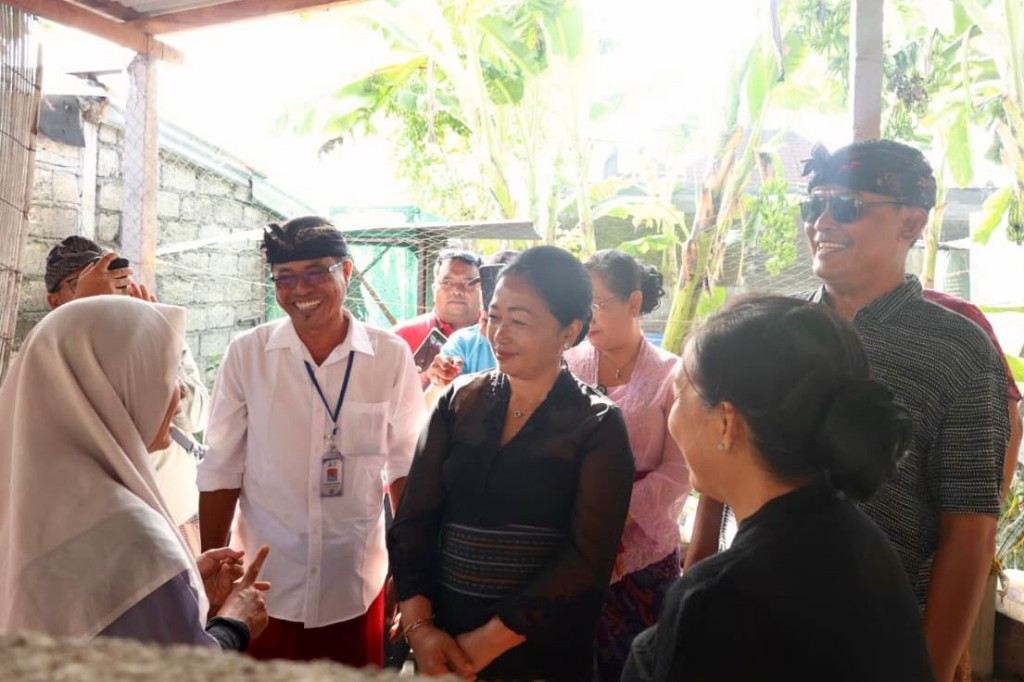 Ketua TP PKK Denpasar, Sagung Antari Kunjungi Kebun Imut, Olah Sampah Organik Basah Berbasis Maggot