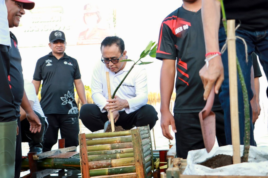 Dokumentasi dari - Dukung Kolaborasi Hijau, Walikota Jaya Negara Ikut Tanam Mangrove dan Pelepasan Burung