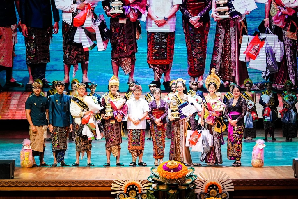 Dokumentasi dari - Bupati Adi Arnawa Nobatkan Duta Pariwisata Jegeg Bagus Badung 2026 Dorong Inovasi Tanpa Tanggalkan Jati Diri