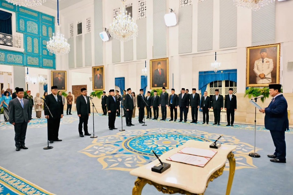 Presiden Prabowo Lantik Hanif, Jumhur Hidayat, dan Hasan Nasbi