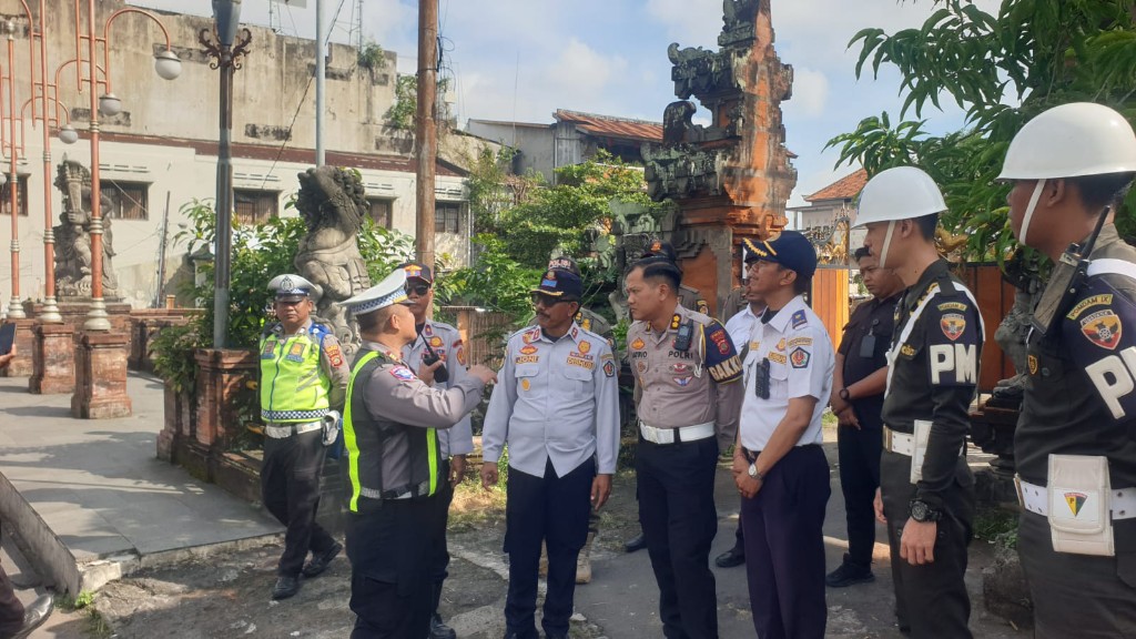 Dishub Denpasar Tertibkan Pelanggaran Lalu Lintas di Jalan Kamboja dan Gajah Mada