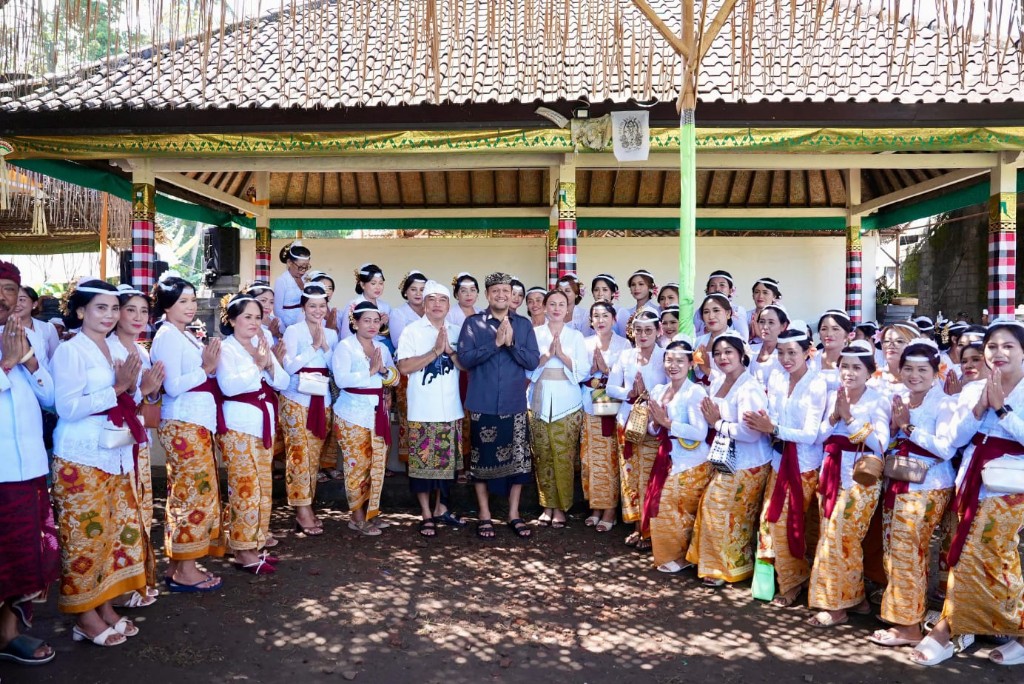 Wabup Badung Hadiri Metatah Massal di Pura Prajapati Desa Adat Sobangan