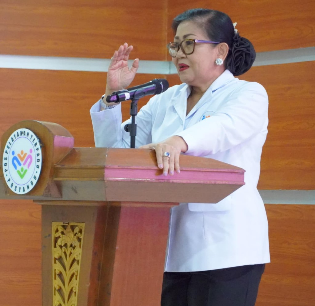 Perkuat Peran Kader, Ny. Putri Koster Buka Bina Posyandu Angkatan IV