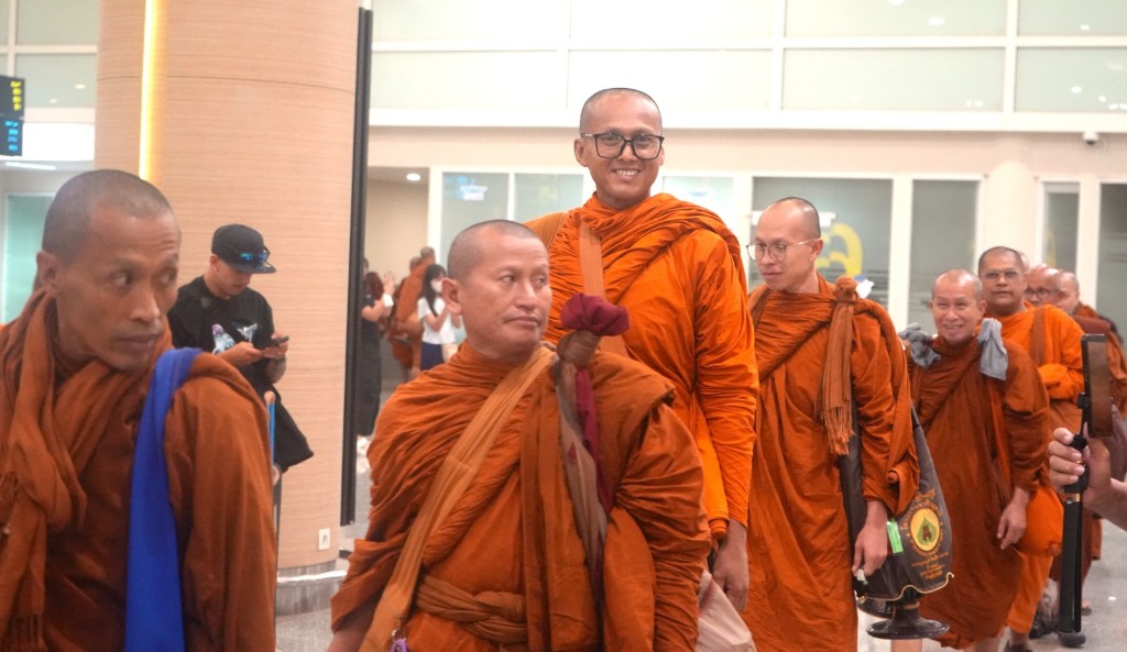 Gerbang Harmoni: Bandara Ngurah Rai sambut 50 Bhikkhu, Awali “Indonesia Walk for Peace 2026"