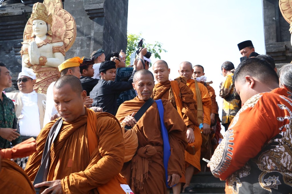 Perjalanan Suci Para Bhikkhu Dalam Rangka IWFP Tahun 2026, Dapat Sambutan Pejabat Pusat dan Daerah Di Bali