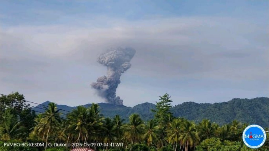 Erupsi Gunung Dukono, Tiga Pendaki Masih Hilang, BNPB Tegaskan Bahaya Erupsi Gunung Dukono Masih Tinggi