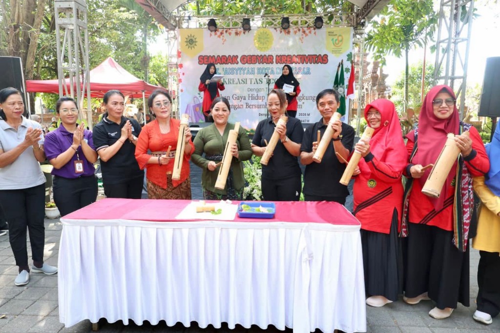 Ketua PP PAUD Kota Denpasar Ny. Suwandewi Eddy Mulya Buka Semarak Gebyar Kreativitas TK Aisyiyah Kota Denpasar