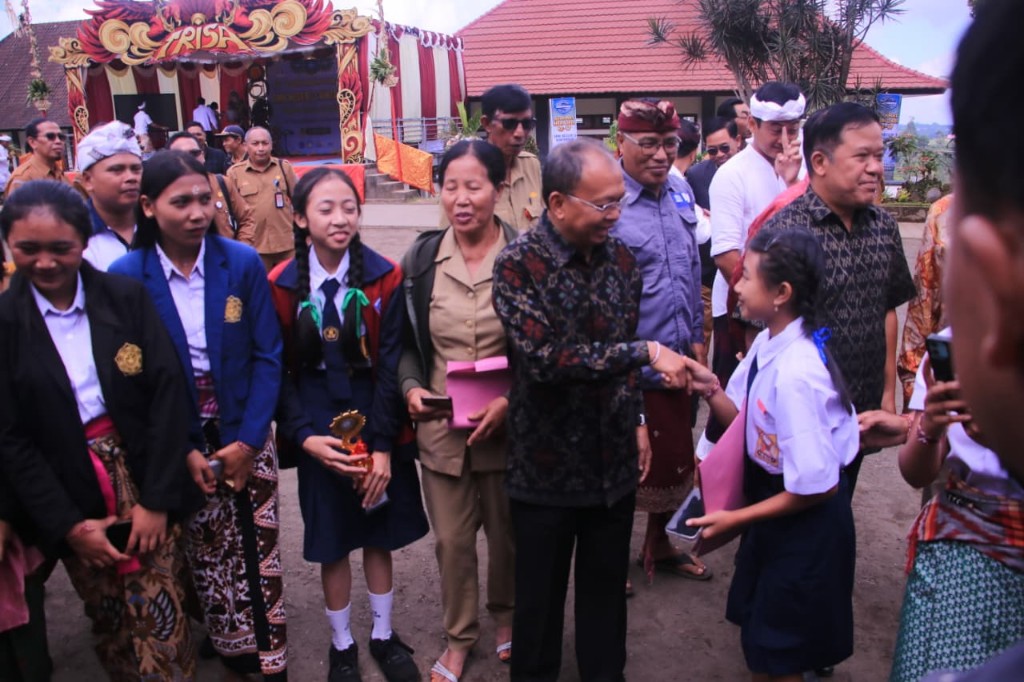 Gubernur Bali Koster Kobarkan Semangat Pendidikan, Ungkap Perjuangan dari Buruh hingga Gubernur Bali 