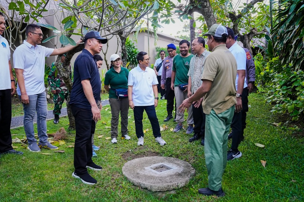 Bupati Adi Arnawa Intensifkan Pengawasan Sampah Horeka di Pantai Legian
