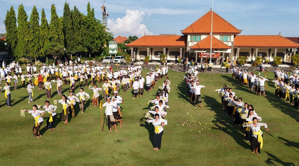 Ribuan Siswa Spendaraja Meriahkan Pagelaran Seni Budaya Kokurikuler