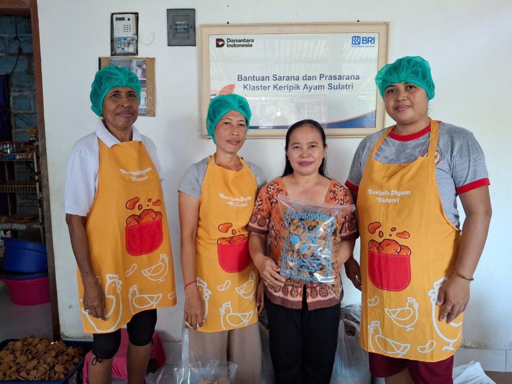 Klasterku Hidupku BRI Sukses Berdayakan Ibu Rumah Tangga di Denpasar Lewat Usaha Keripik Ayam Biru