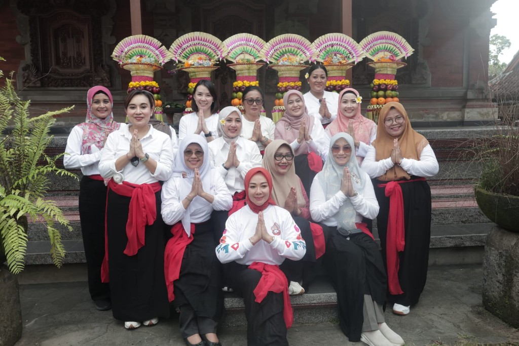 Puri Jero Kuta dan Pasar Kumbasari Suguhkan Kekayaan Seni dan Tradisi Budaya Bali Kepada Istri Kepala Daerah
