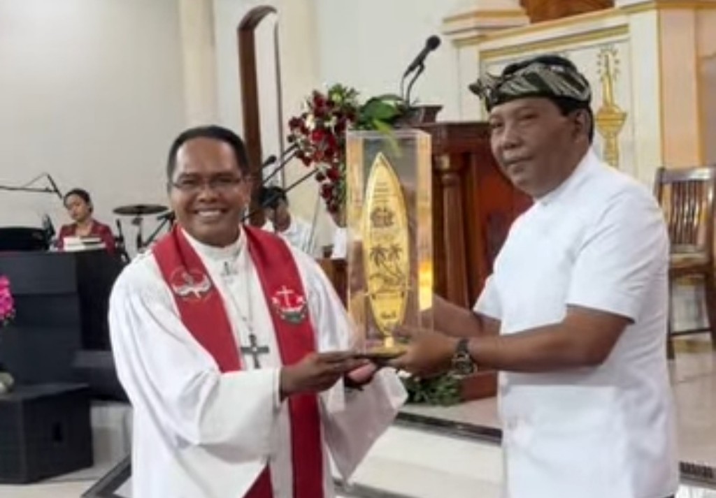 Ketua DPRD Badung Hadiri Perayaan HUT Ke-87 GKPB Philadelphia Legian dan 27 Tahun Persekutuan Kristya Winangun
