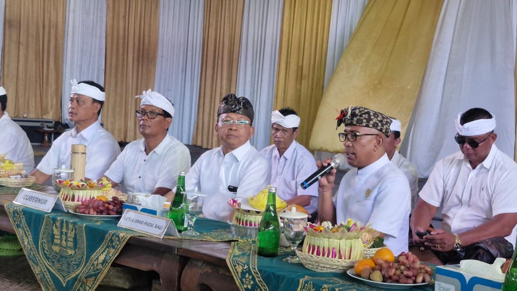 Upacara Massal Sawa Wedana Utama–Atma Wedana Dihadiri Gubernur Koster, Bendesa Disel Astawa Paparkan Bukti Nyata Aset Desa untuk Krama