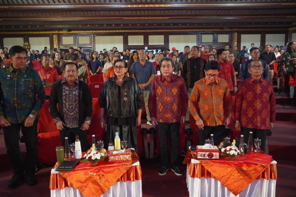 Putri Koster Soroti Dominasi Endek Troso di Bali, Dorong Perkuat Perlindungan HAKI Perajin
