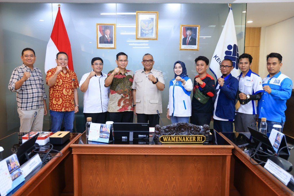 Dokumentasi dari - Wamenaker Bertindak Cepat Atas Permasalahan Kerja di Hari Libur Nasional Wajib Bayar Lembur