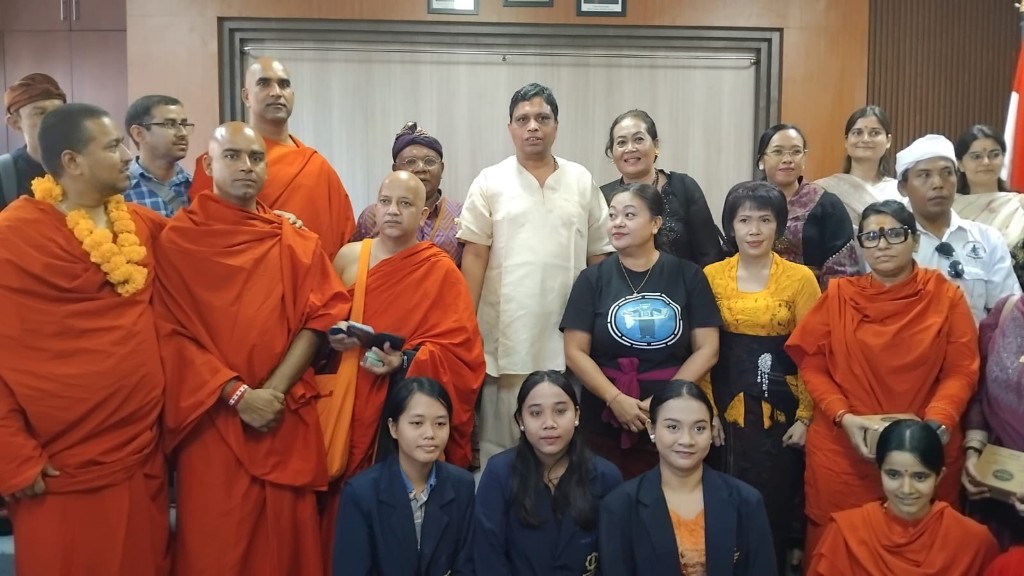 Dokumentasi dari - Patanjali University—IGB Sugriwa State Hindu University MoU Discusses Yoga Center, Research, and Ayurveda, Acharya Balkrishna: Balinese and Indian Cultural Roots Share Common Ground