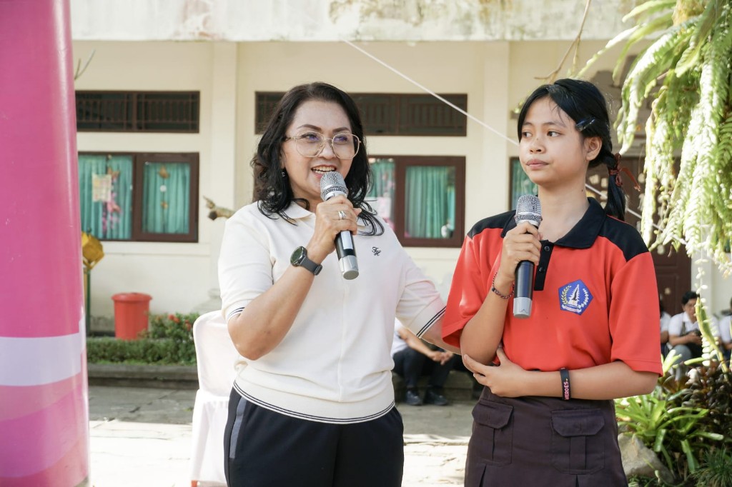 Pemkab Badung dan TP PKK Badung Edukasi Pelajar tentang Lingkungan dan Bahaya Narkoba di SMPN 1 Mengwi