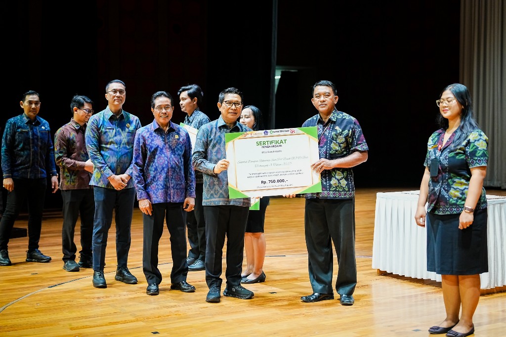 Wakil Ketua III DPRD Badung Sunarta bersama Bupati Adi, Luncurkan Beasiswa 'Nak Badung' di BEF 2026
