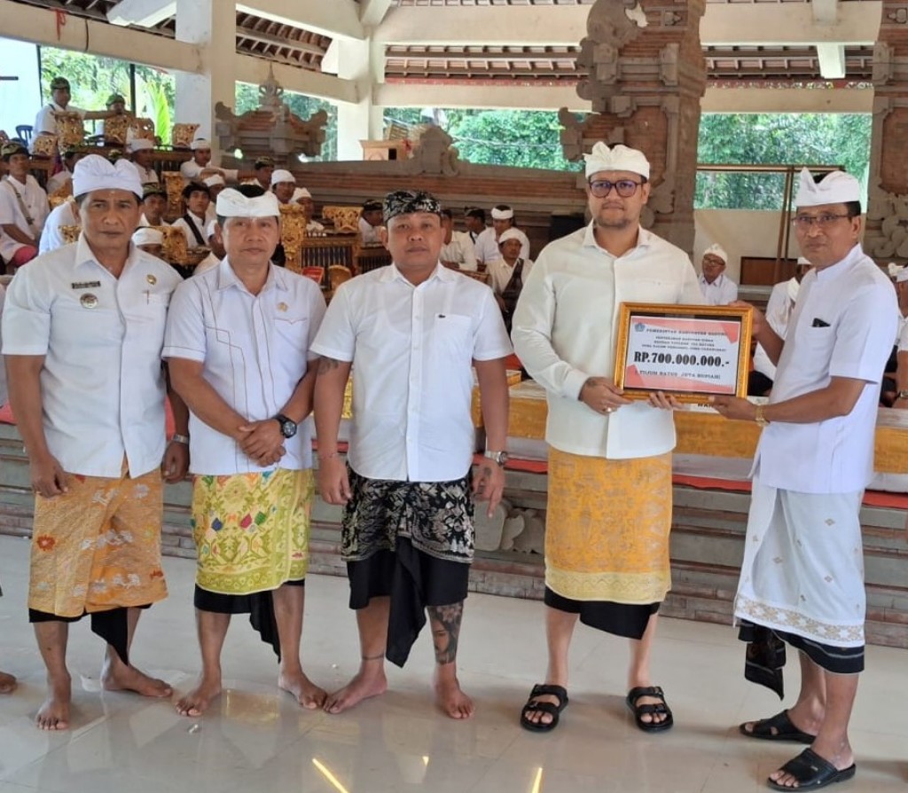 Wabup Badung Hadiri Upacara Ngeratep Tapakan, Apresiasi Semangat Ngayah Krama Carangsari