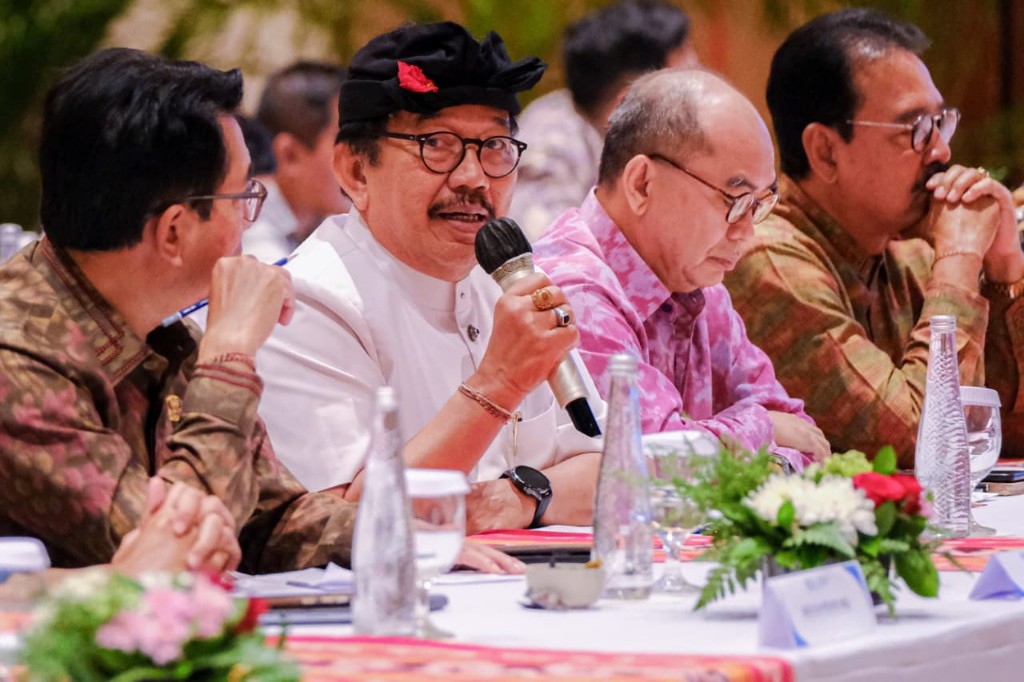 Wamenpar Dorong Penguatan Pengelolaan Sampah demi Pariwisata Bali Berkelanjutan