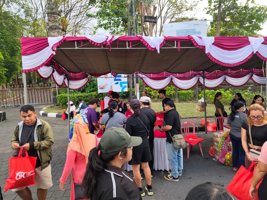 Kendalikan Inflasi Jelang Hari Raya, OJK dan FKLJK Bali Gelar Pasar Murah Peken Galungan
