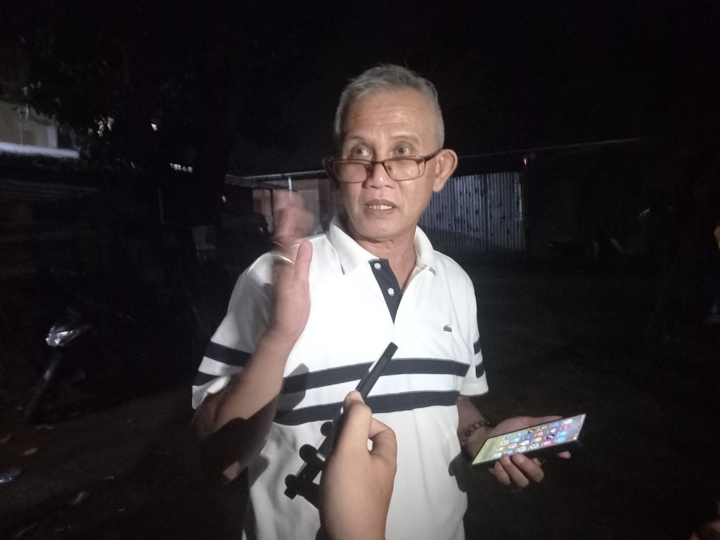 Dokumentasi dari - Sambut Hari Raya Galungan, Ketua DPD II Golkar Buleleng, Bagikan Daging Babi Kepada Warga