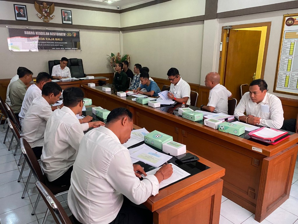 Dokumentasi dari - Ditreskrimum Polda Bali Selesaikan Perkara Pengeroyokan Melalui Pendekatan Restorative Justice