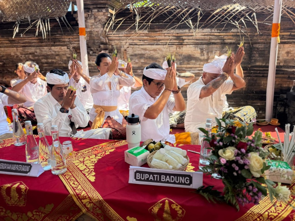 Bupati Adi Arnawa Upasaksi Puncak Karya di Kelan, Tegaskan Pelestarian Adat dan Budaya Bali