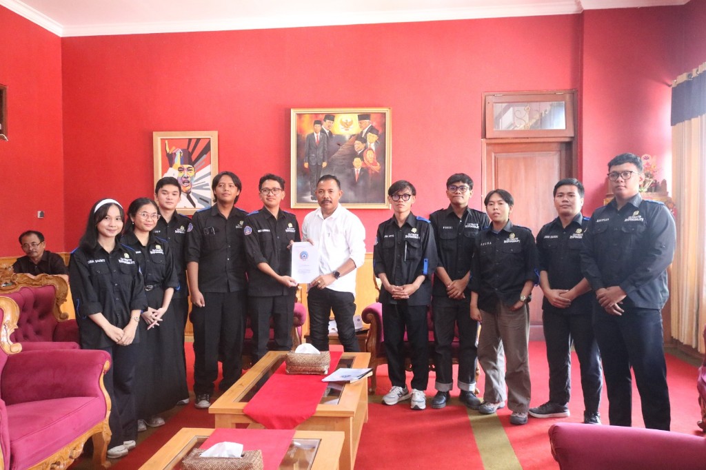 Ketua DPRD Buleleng Terima Peserta Audiensi DPM FHIS Undiksha Terkait RUU Polri dan BBM
