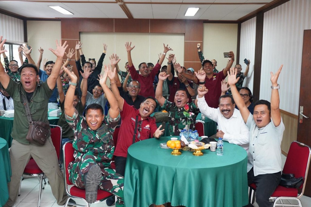 Sinergi Tanpa Batas, Kapendam IX/Udayana Ajak Awak Media Nobar Piala Dunia 2026