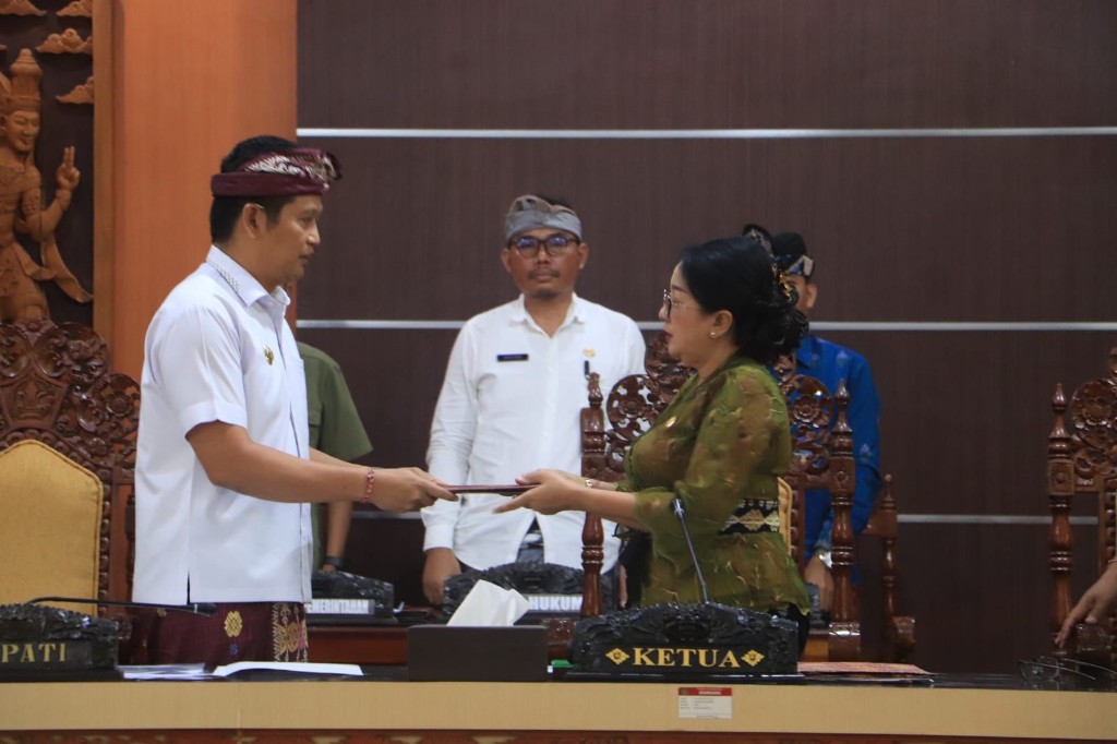 Rapat Paripurna DPRD, Bupati Kembang Tegaskan Opini WTP Bukan Akhir, Melainkan Amanah Sejahterakan Warga Jembrana