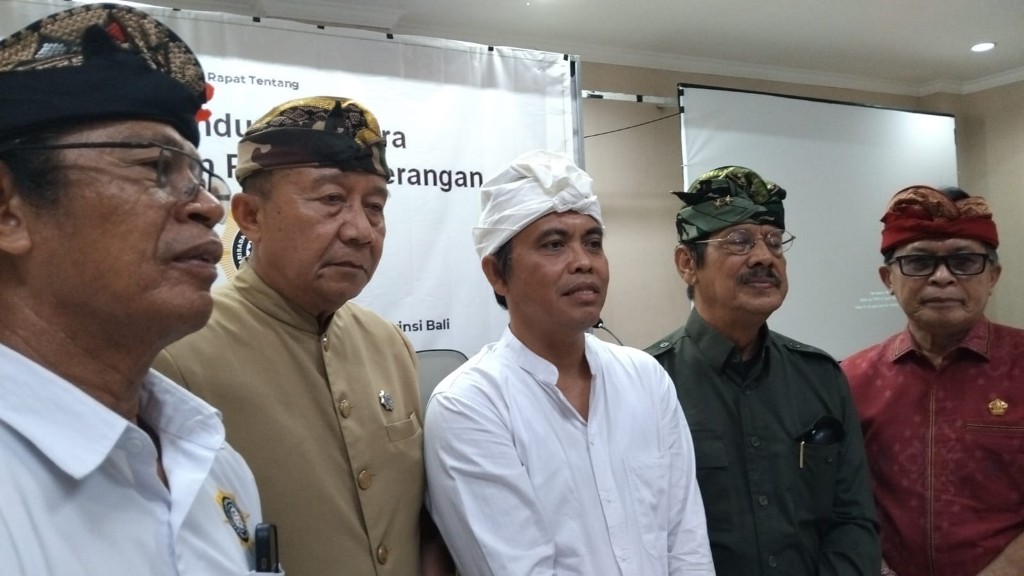 Putu Sastra - WBT Kompak Cegah Potensi Konflik Berkepanjangan, PHDI Bali Gelar Rapat Perlindungan Pura di Kawasan BTID Serangan