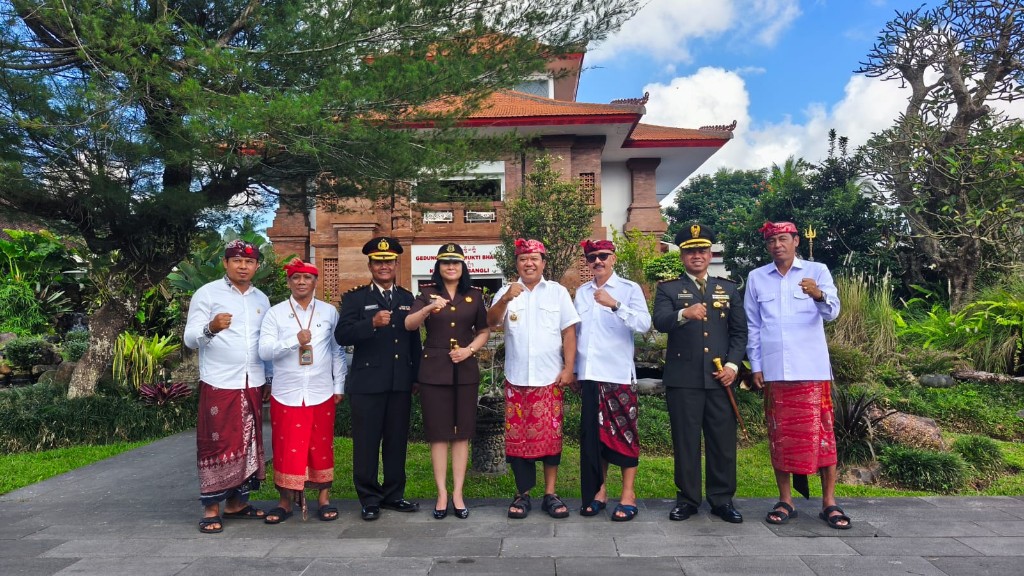 Bupati Bangli Pimpin Apel HARGANAS ke-33, Bacakan Amanat Menteri Kependudukan dan Pembangunan Keluarga