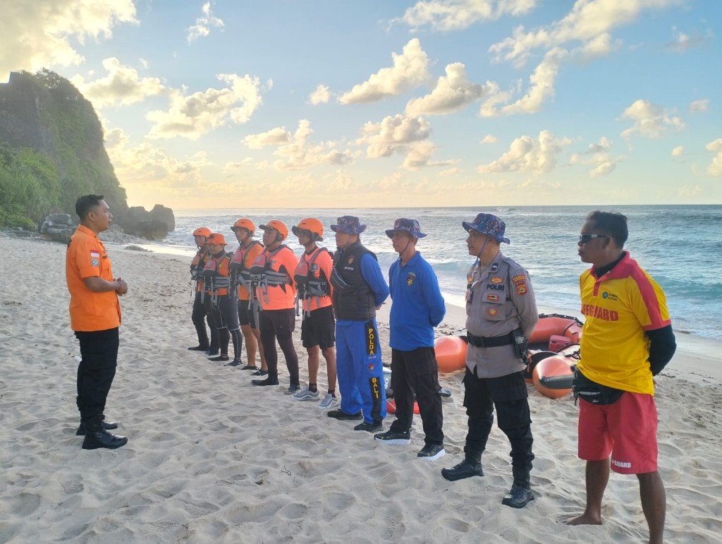 Dua Orang Terseret Arus di Pantai Greenbowl, Tim SAR Gabungan Terus Lakukan Pencarian