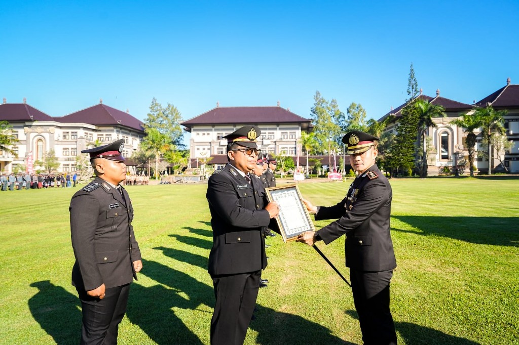 Sekda Badung dan Ketua DPRD Hadiri Apel HUT Bhayangkara ke-80, Dukung Polri Jaga Stabilitas Daerah